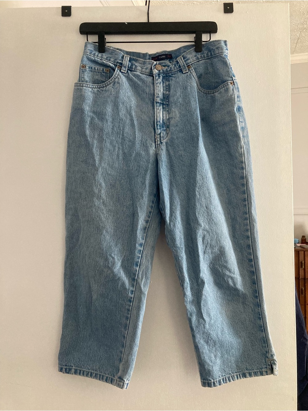Bill Blass Jeans light wash capri